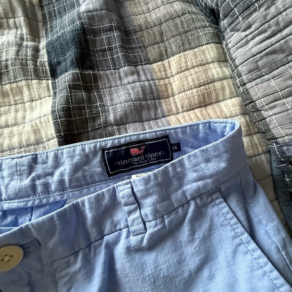 Vineyard Vines Men's Two-Pack Cotton Shorts in Khaki and Light Blue - Picture 3 of 5